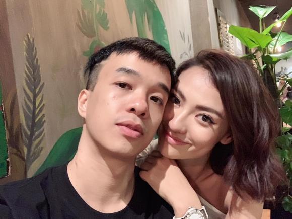 Hồng Quế hồn nhiên khoe cùng bạn trai vượt các loại đèn đỏ trên đường đi diễn-5