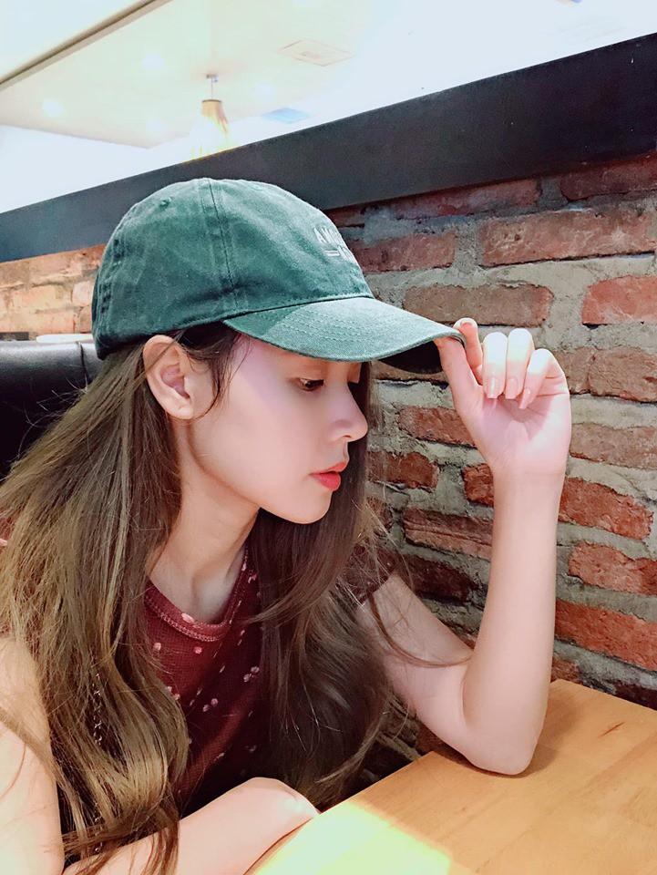 Cựu hot girl chia sẻ cô hài lòng với cuộc sống hiện tại, có nhà và xe, đi du lịch thoải mái, không cần phải suy nghĩ. Với cô, thế là đủ. "Tôi như Tiểu Long Nữ sống trong cổ mộ của mình vậy. Cũng có người bảo tôi xây tường thành riêng trong showbiz. Đó là lý do nhiều người trong giới gặp tôi và không biết tôi là ai cả. Nhưng có sao đâu, quan trọng là mình cân bằng cuộc sống của mình, lạc quan, vui vẻ và yêu đời" - Midu nói về bản thân.