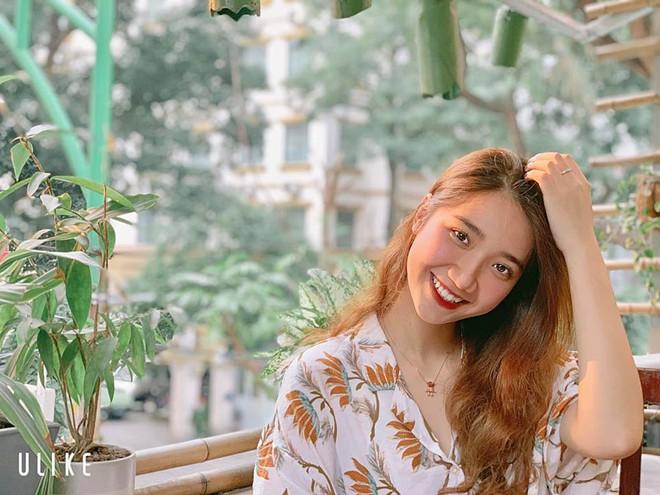 Cô giáo dạy Văn tương lai bất ngờ nổi tiếng trên mạng-2