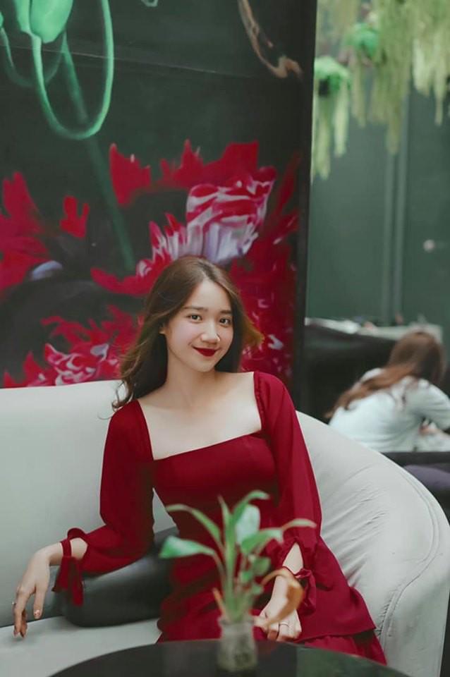 Cô giáo dạy Văn tương lai bất ngờ nổi tiếng trên mạng-3