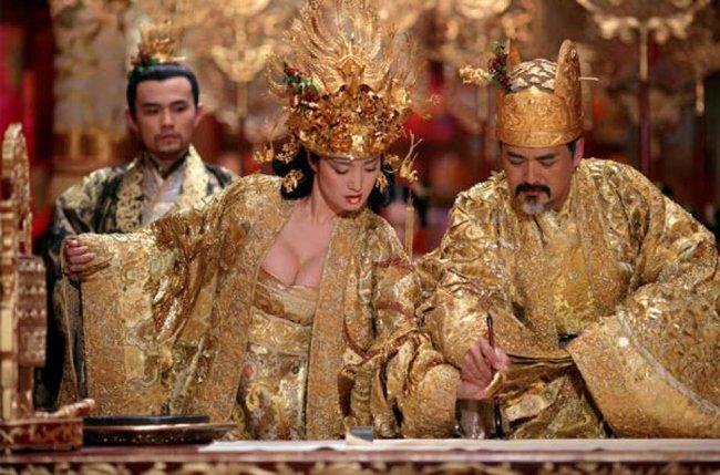 Nguyên tác Tiếng Sét Trong Mưa: Táo bạo và xôi thịt, gây tranh cãi suốt 80 năm-6