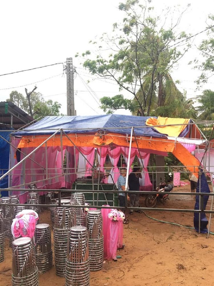 Cưới đúng ngày bão, rạp nhà gái bị gió quật tan hoang ngay trước lúc đón dâu-2