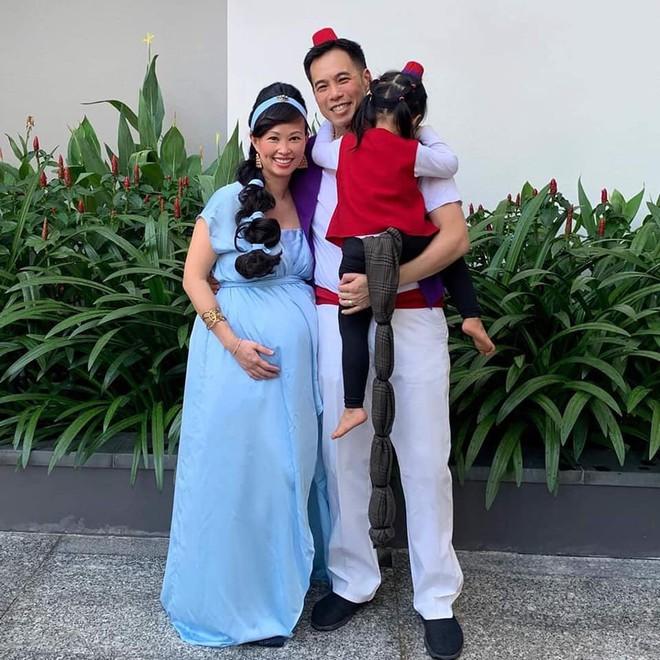 Shark Linh cùng chồng con hóa trang thành gia đình Aladdin-2
