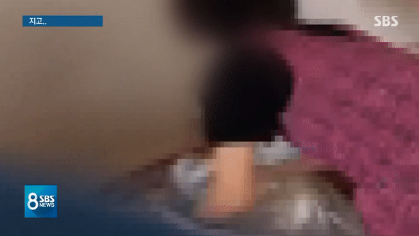 Clip: Căm phẫn nhìn bảo mẫu đánh đập, hành hạ bé gái 25 ngày tuổi suốt cả tiếng đồng hồ-1