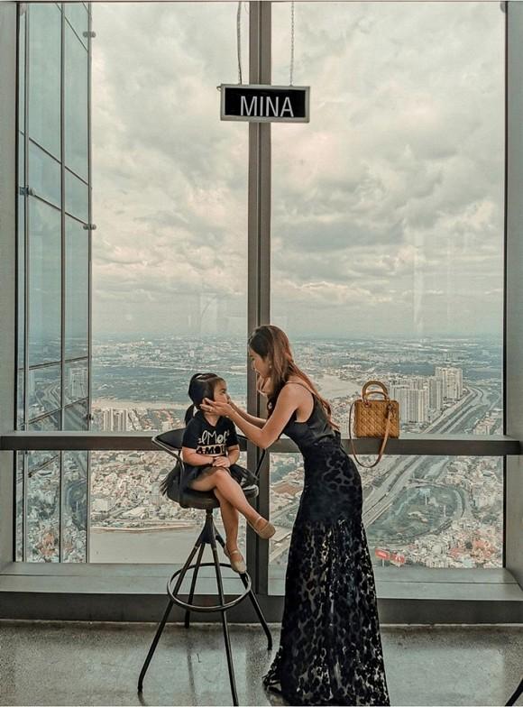 Giàu có nhưng vợ Minh Nhựa vẫn dạy con cách xài tiền như thế nào?-2