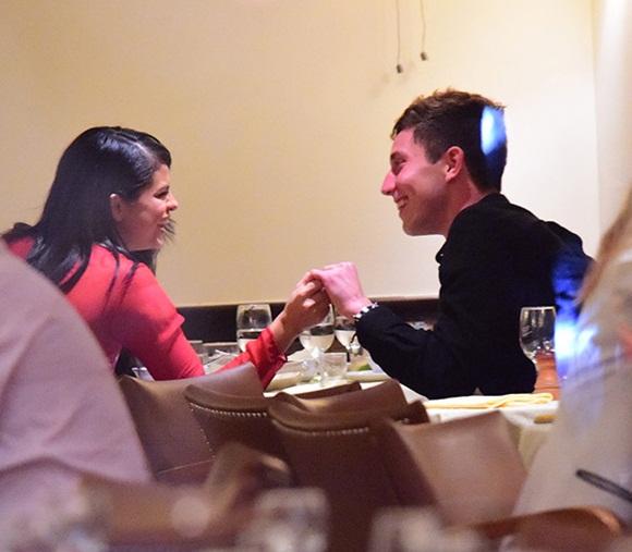 Vừa thầm trách Justin Bieber, Selena Gomez lại quay về hẹn hò giám đốc thời trang điển trai, giàu có?-8