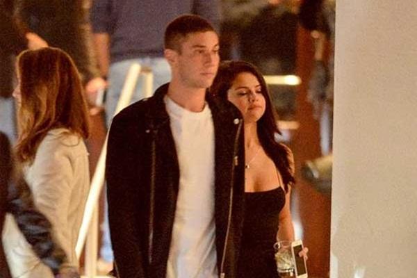 Justin Bieber nịnh vợ khi tạo dáng phản cảm-5