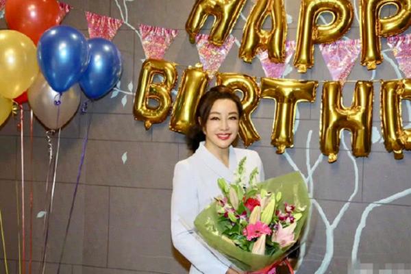 Fan la ó vì hình ảnh Lưu Hiểu Khánh bị chỉnh sửa quá tay khiến tai bị mất lỗ, biến dạng-4