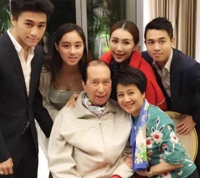 Mẹ chồng quyền lực của gia tộc sòng bạc thay đổi hẳn thái độ khi con dâu sinh cháu trai-6