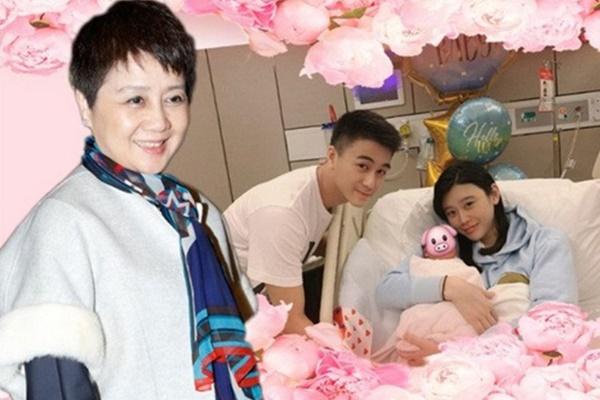 Đưa ánh mắt hình viên đạn nhìn mẹ chồng trong ngày cưới, cô dâu khiến ai cũng tò mò nguyên nhân-2