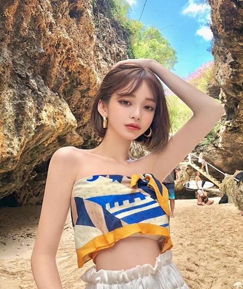 Gái trẻ mặc mát mẻ đi rút tiền, thế nhưng khi mặt thật lộ diện còn gây sốc hơn-4