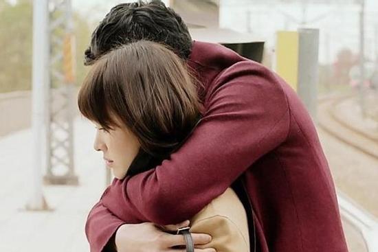 Những cái ôm hé lộ thật nhiều về tình yêu mà chàng dành cho bạn