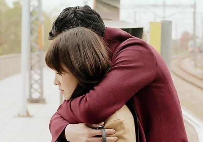 Những cái ôm hé lộ thật nhiều về tình yêu mà chàng dành cho bạn-1