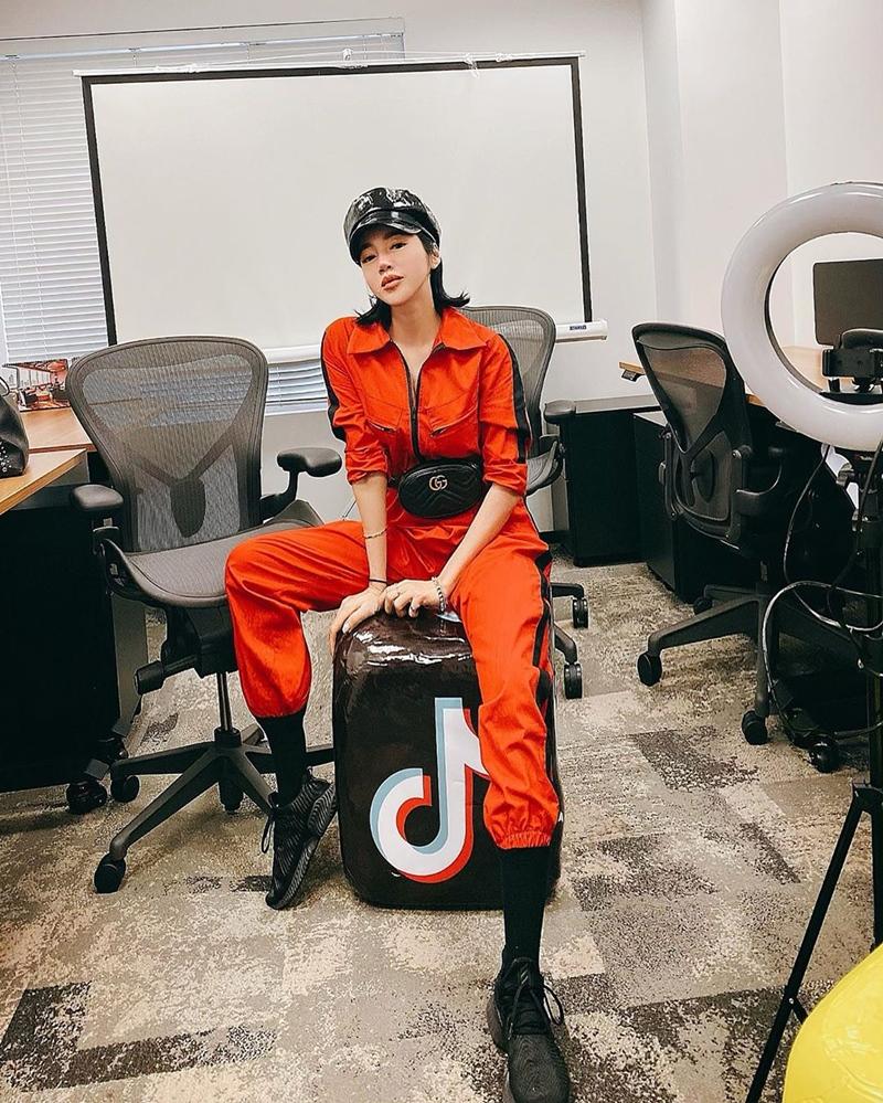 Hồ Ngọc Hà tiên phong boots giả gấu quần cực lạ - Hà Tăng trung thành style tối giản đẹp bất chấp-5