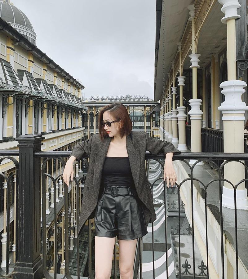 Hồ Ngọc Hà tiên phong boots giả gấu quần cực lạ - Hà Tăng trung thành style tối giản đẹp bất chấp-7