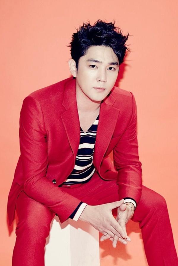 Giữa tháng 7, thành viên gây rối nhiều nhất trong Super Junior, KangIn tuyên bố rời nhóm vì lùm xùm gây gổ, đời tư lộn xộn.