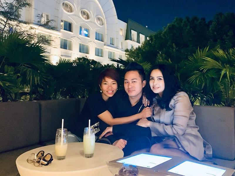 Trên trang cá nhân, diva tiết lộ cô duy trì thói quen sinh hoạt điều độ, tập thiền và tìm đến công nghệ trẻ hóa da.