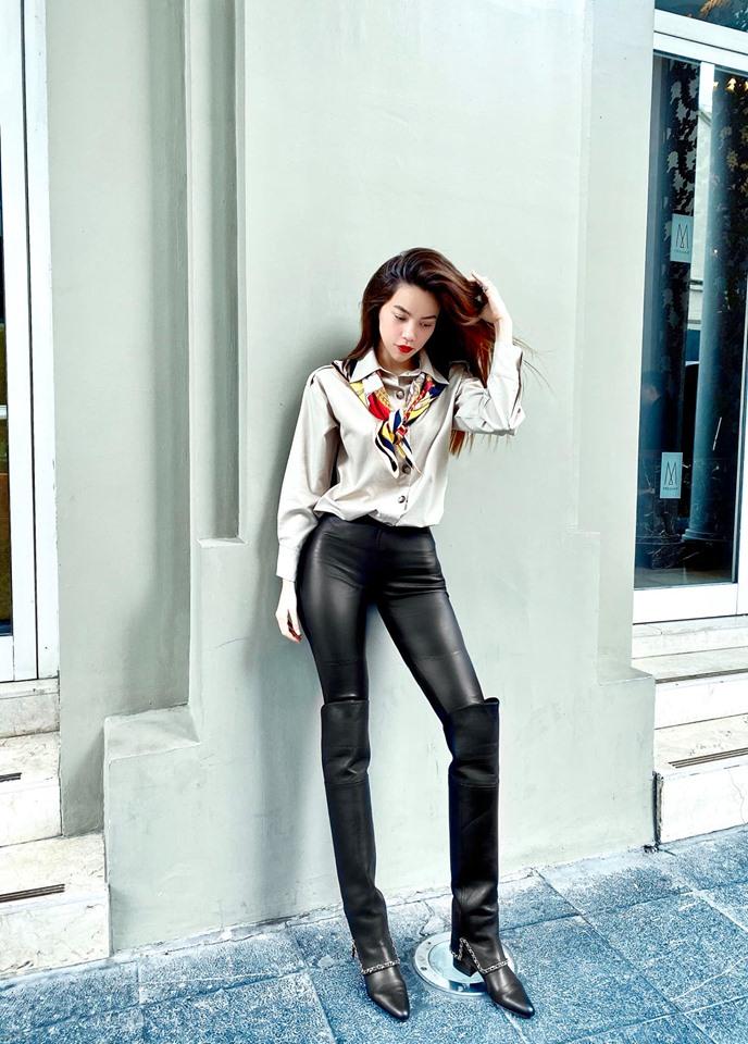 Hồ Ngọc Hà tiên phong boots giả gấu quần cực lạ - Hà Tăng trung thành style tối giản đẹp bất chấp-1