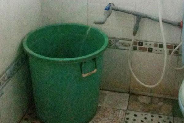 Người mẹ bàng hoàng khi phát hiện xác con gái 3 tuổi trong bồn nước-1