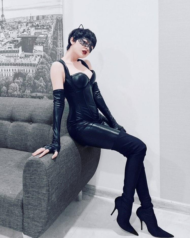 Halloween từ Việt Nam ra thế giới: Mọi ngôi sao nhường sóng cho nụ hôn đứt lưỡi của Miley Cyrus-11