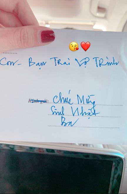 Ngọc Trinh về quê thăm bố mẹ nhưng ai nấy chỉ quan tâm 2 chiếc phong bì bạn trai gửi kèm-4