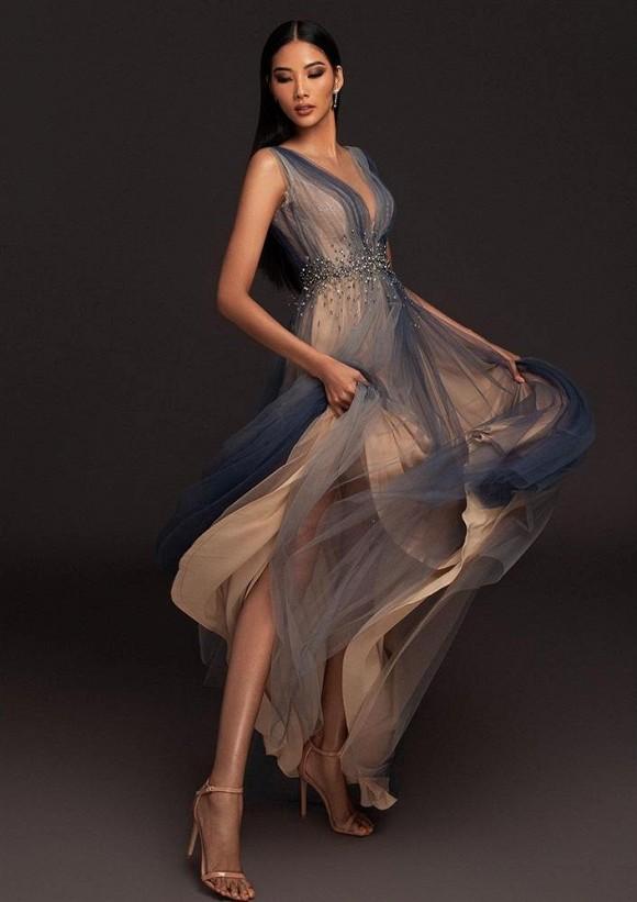 Hương Giang diện đầm cắt xẻ táo bạo khoe dáng nuột - Ngọc Trinh nửa kín nửa hở sang chảnh hết nấc-2