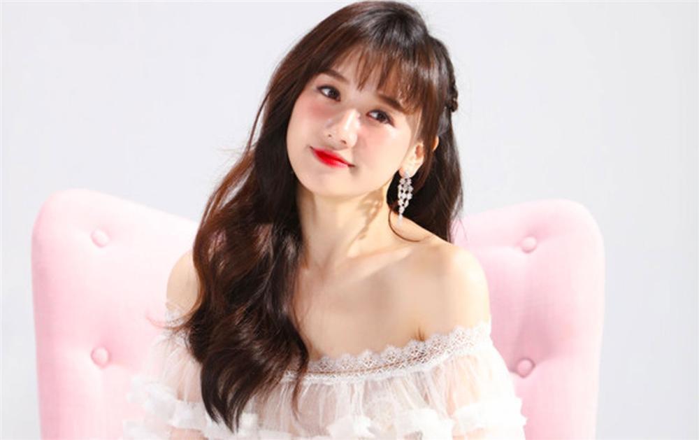 Hari Won đăng ảnh cận mặt đầy rạng rỡ, CĐM nhanh chóng soi vết kì lạ dưới đôi môi-5