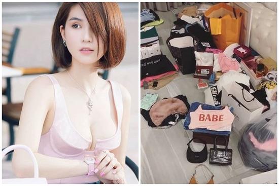 Chẳng phải đi du lịch mới 'xõa', về đến nhà Ngọc Trinh cũng bày hàng hiệu ngổn ngang dưới sàn