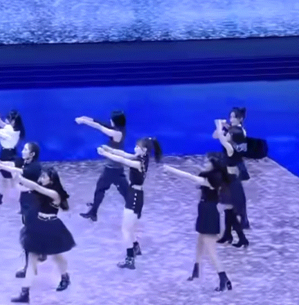 Mỹ nhân xinh nhất Trung Quốc bị chỉ trích vì nhảy nhót hời hợt, thiếu tôn trọng khán giả-4