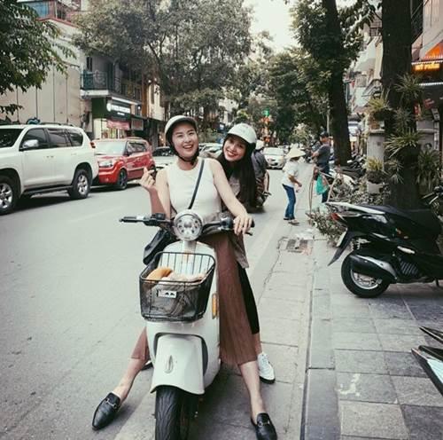 Đăng ảnh đọ mặt mộc với Tiểu Vy, Hoa hậu Ngọc Hân lép vế thấy rõ-2