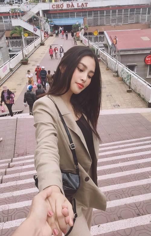 Đăng ảnh đọ mặt mộc với Tiểu Vy, Hoa hậu Ngọc Hân lép vế thấy rõ-3