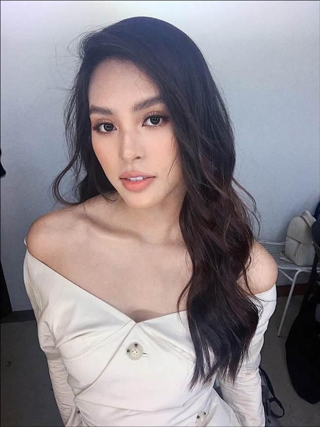 Đăng ảnh đọ mặt mộc với Tiểu Vy, Hoa hậu Ngọc Hân lép vế thấy rõ-7