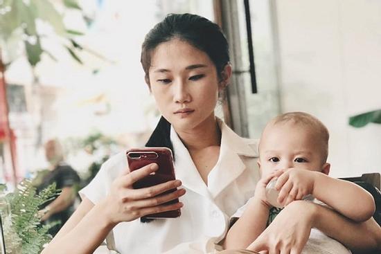 Gái một con Kha Mỹ Vân dằn mặt chân dài showbiz: 'Cày mòn guốc rồi có gì trong tay chưa?'