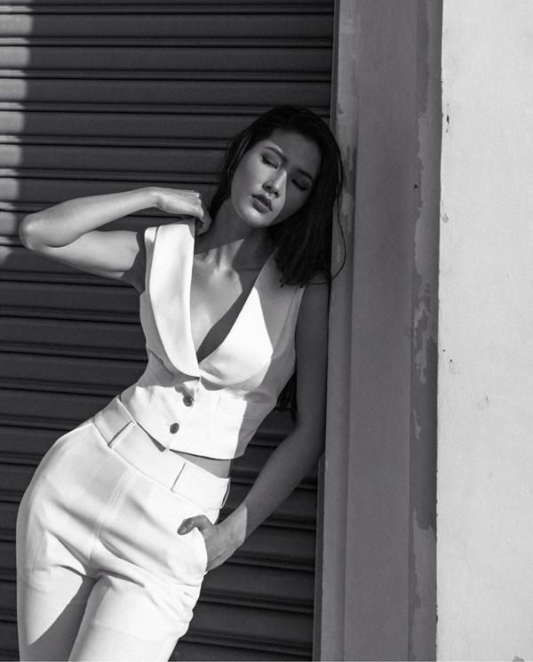 Diễm My 9X hỏi fan : "Có thấy anh đẹp trai không?".