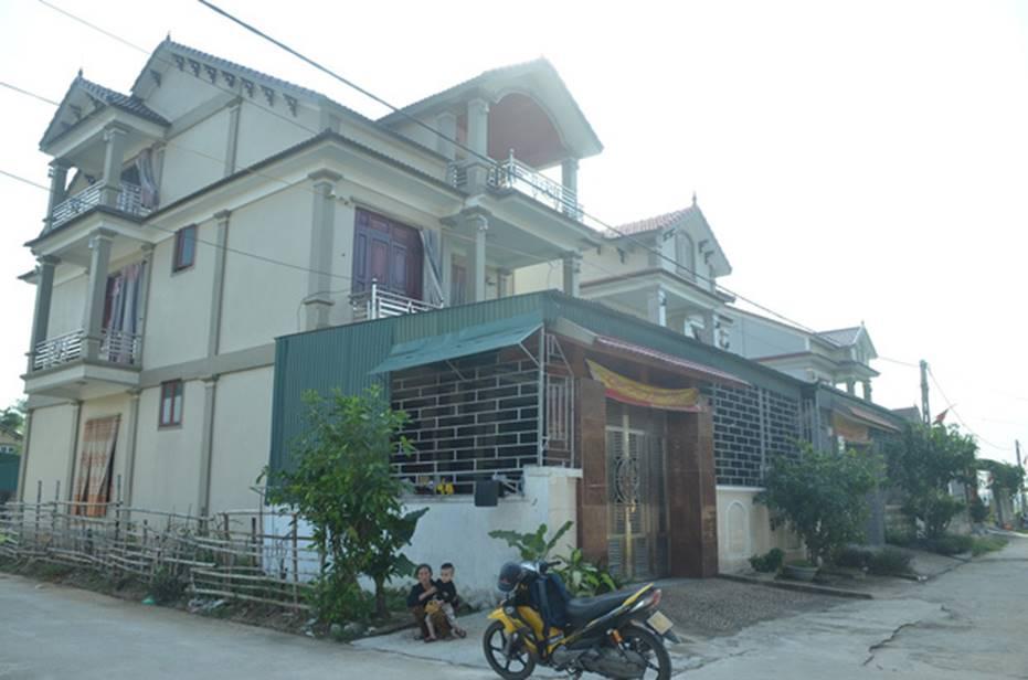 Đằng sau những căn nhà bạc tỷ ở làng xuất khẩu lao động Hà Tĩnh: Nước mắt, trốn chạy và phận người nằm lại nơi xứ xa-4