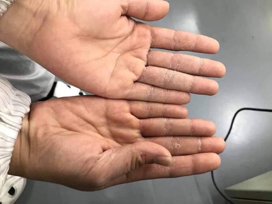 Đằng sau những căn nhà bạc tỷ ở làng xuất khẩu lao động Hà Tĩnh: Nước mắt, trốn chạy và phận người nằm lại nơi xứ xa-12