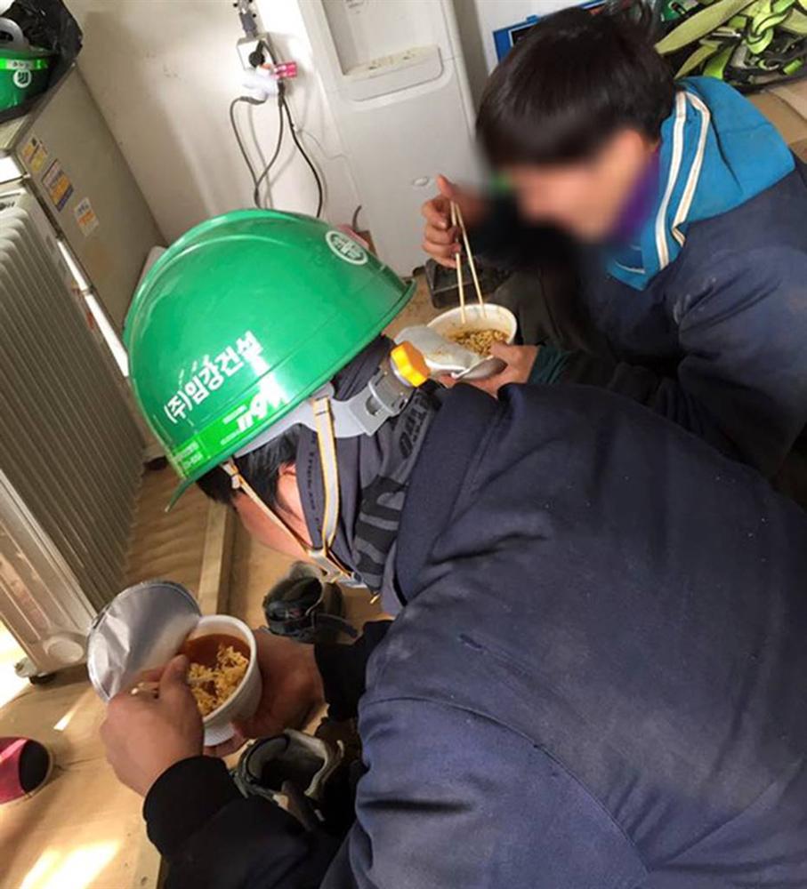 Đằng sau những căn nhà bạc tỷ ở làng xuất khẩu lao động Hà Tĩnh: Nước mắt, trốn chạy và phận người nằm lại nơi xứ xa-14