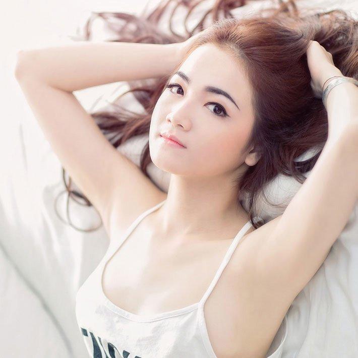 Da dẻ trắng ngần nhưng vùng nách thâm sì, chắc là Ngọc Trinh chưa biết bí quyết này-12