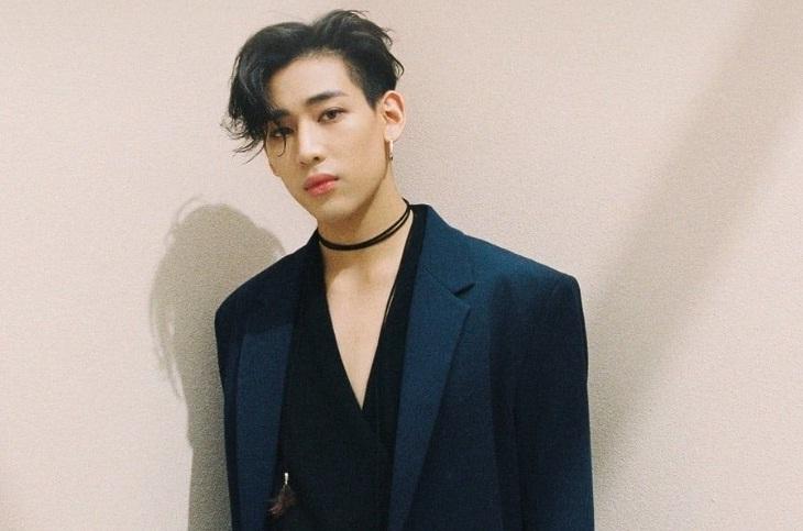 JYP Entertainment thông báo thành viên Bambam của Got7 phải tạm hủy lịch trình tại Thái Lan do gặp vấn đề về visa và hộ chiếu.