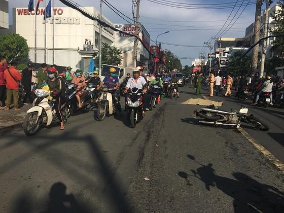 Tông vào xe ngược chiều, Phó viện trưởng VKSND quận 9 bị xe máy khác chèn qua người tử vong-1