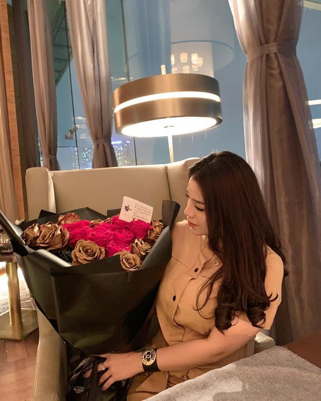 Nửa kia dàn cầu thủ: Tự kinh doanh, mua nhà, mua xe từ rất trẻ-10