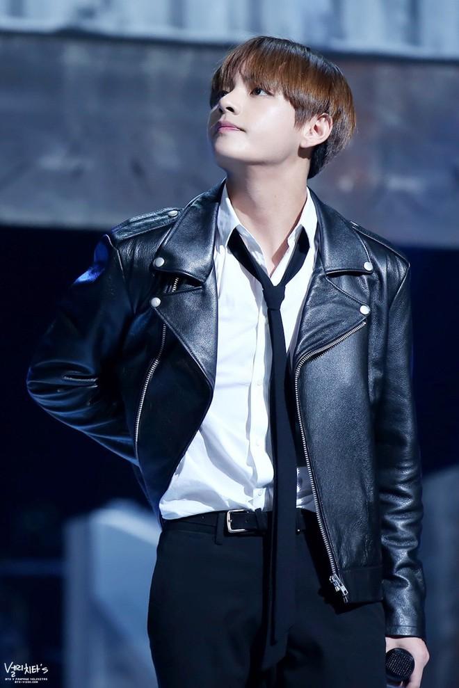 Học cách mặc áo khoác da đẹp như Jin (BTS) và dàn sao Hàn Quốc-11