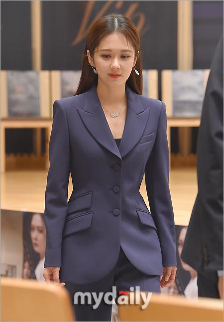 Jang Nara khiến fan mê mẩn vì nhan sắc xinh đẹp trong phim VIP-3