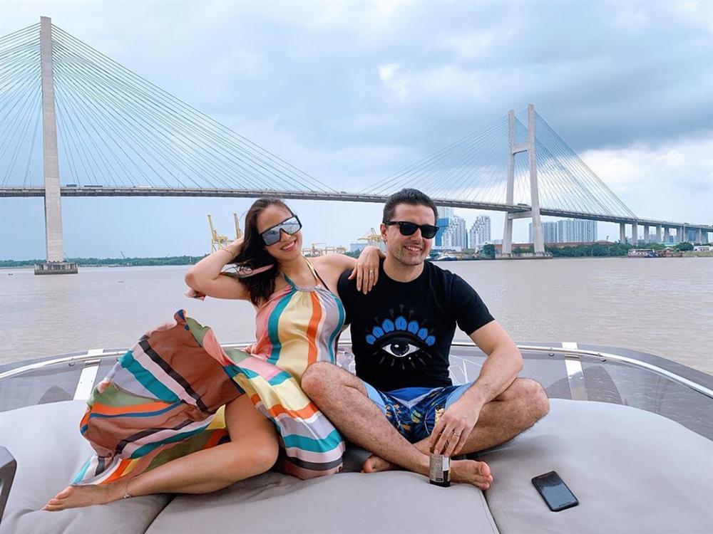 Mẹ bầu Phương Mai khiến hội bỉm sữa chết khiếp: Cận ngày sinh vẫn yoga tư thế khó, mặc bikini quẩy trên du thuyền-12