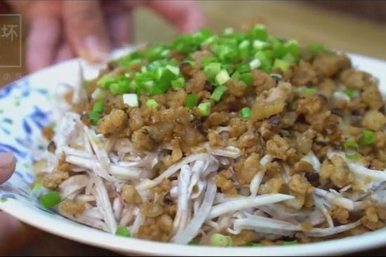 Thịt heo bằm rang khoai môn cho cuối tuần