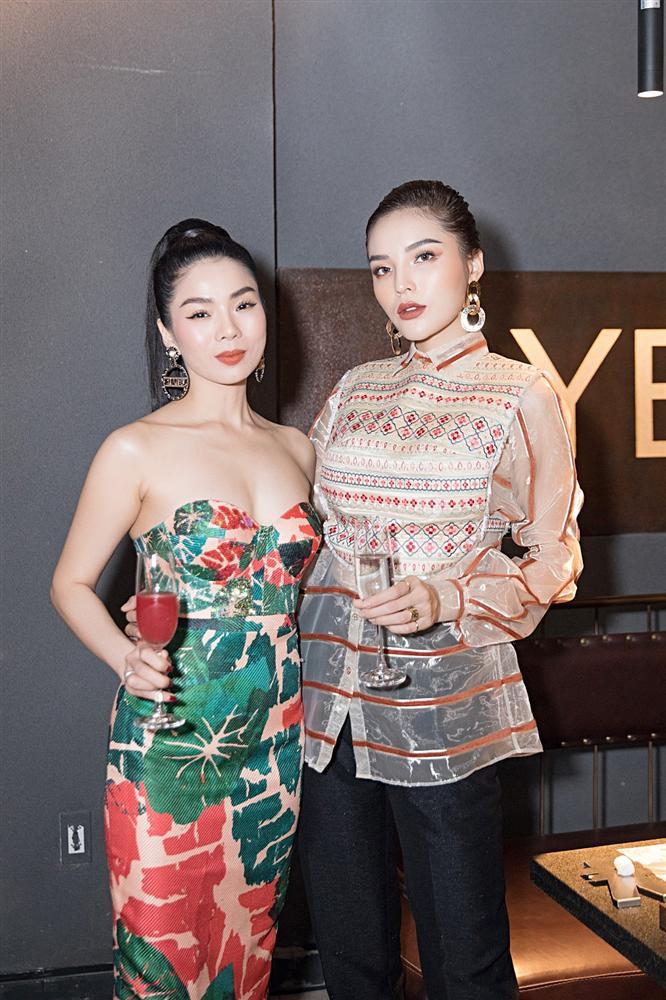 Đắp lên người set đồ sương sương 30 tỷ đồng, Lệ Quyên với khuôn mặt hack tuổi chặt đẹp đàn em-5