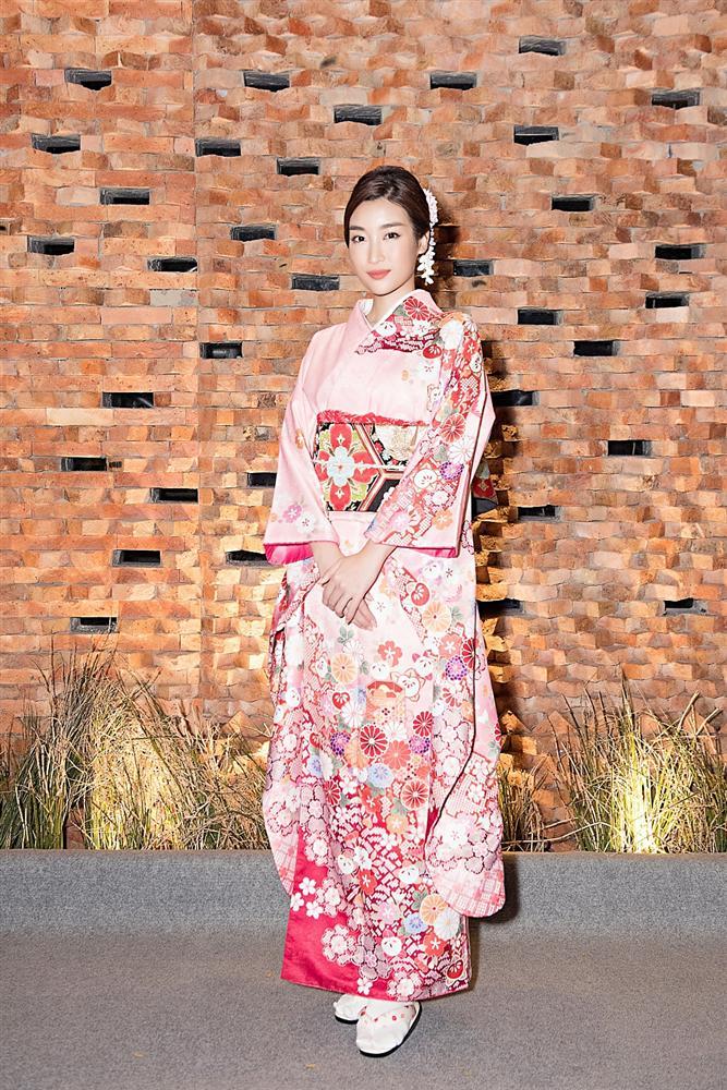 Đắp lên người set đồ sương sương 30 tỷ đồng, Lệ Quyên với khuôn mặt hack tuổi chặt đẹp đàn em-8