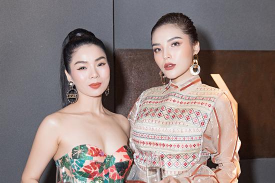 Đắp lên người set đồ 'sương sương' 30 tỷ đồng, Lệ Quyên với khuôn mặt hack tuổi 'chặt đẹp' đàn em