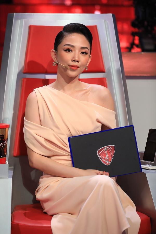 Bị chê bai thậm tệ trên ghế nóng Siêu Trí Tuệ, Tóc Tiên chẳng những không buồn mà còn thấy quá may-2