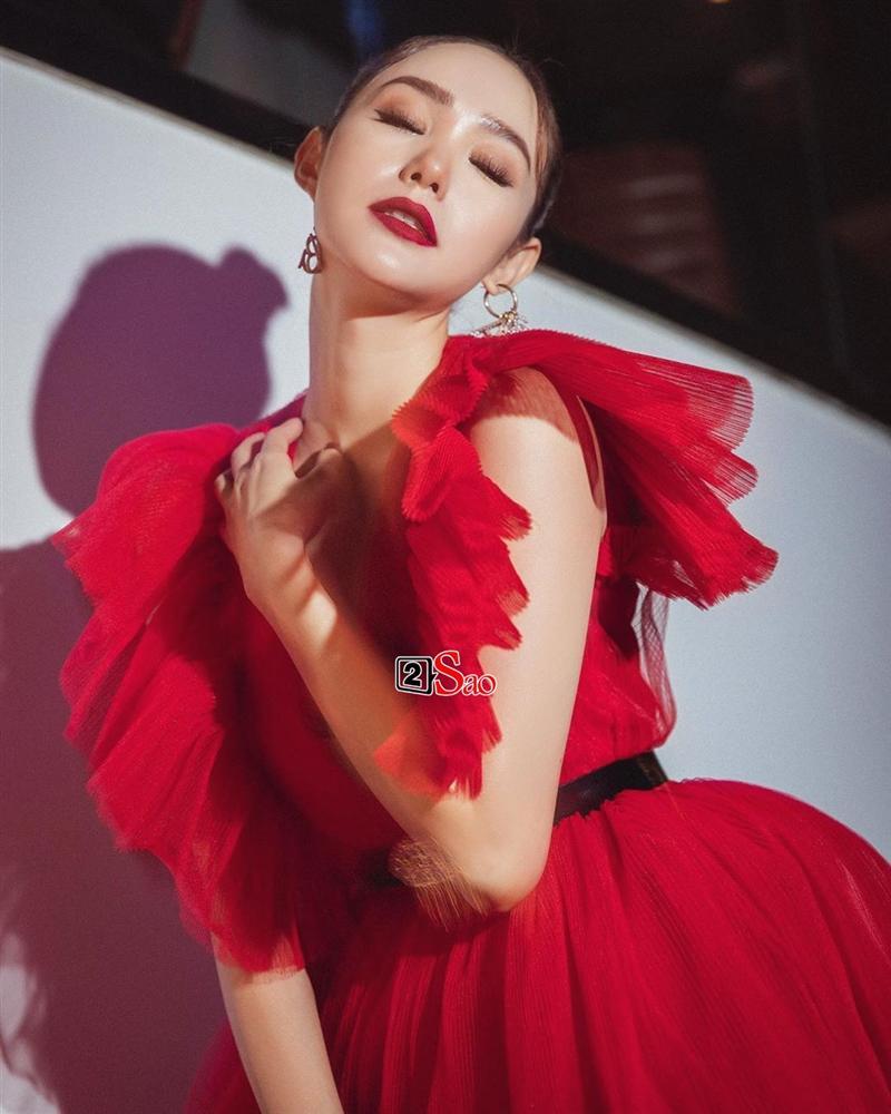 Minh Hằng đụng hàng Hồ Ngọc Hà, Kendall Jenner nhưng bị mất điểm vì một khoảnh khắc hớ hênh-3